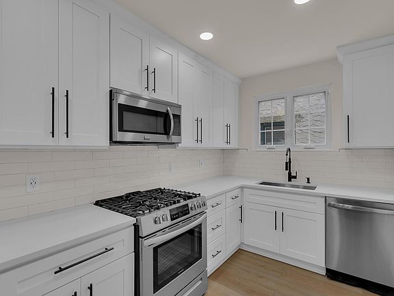 2nd image of 430 W Ellet St APT D