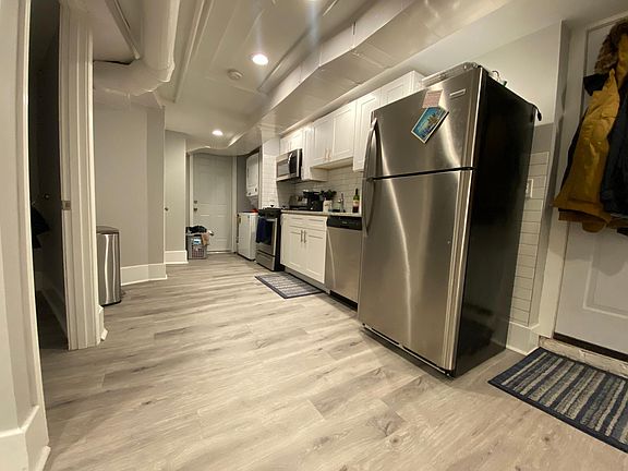 2nd image of 3227 S Wells St #1
