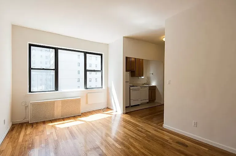 301 E 49th St #3C — Photo 1