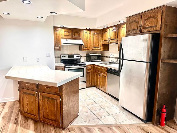 5th image of 4210 Pinehurst Circle #F9