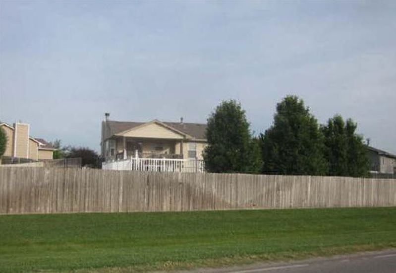 2nd image of 1913 E Summerwood Ct