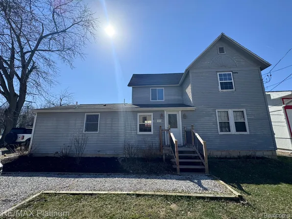 7272 Stone St, Hamburg, MI 48139