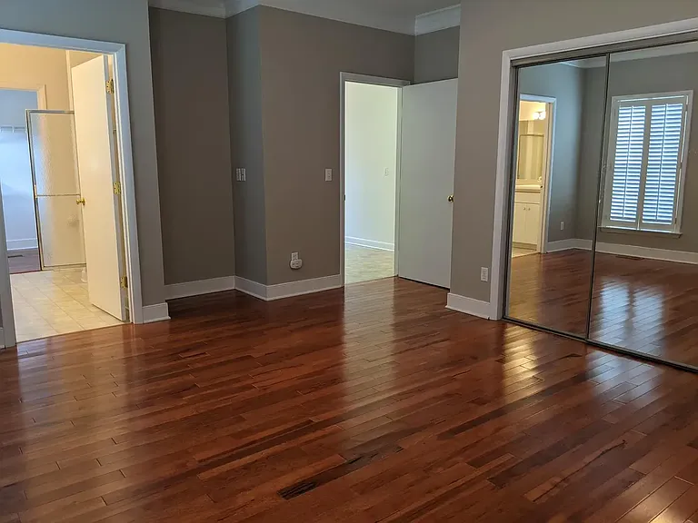 2710 Green Meadow Dr — Photo 4