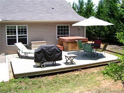 DECK AND HOT TUB