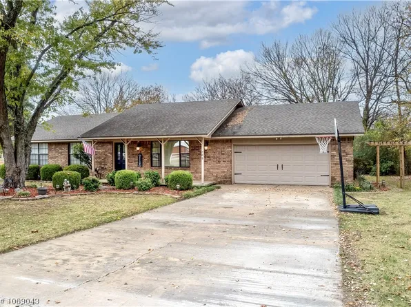 706 E Delaware St, Sallisaw, OK 74955