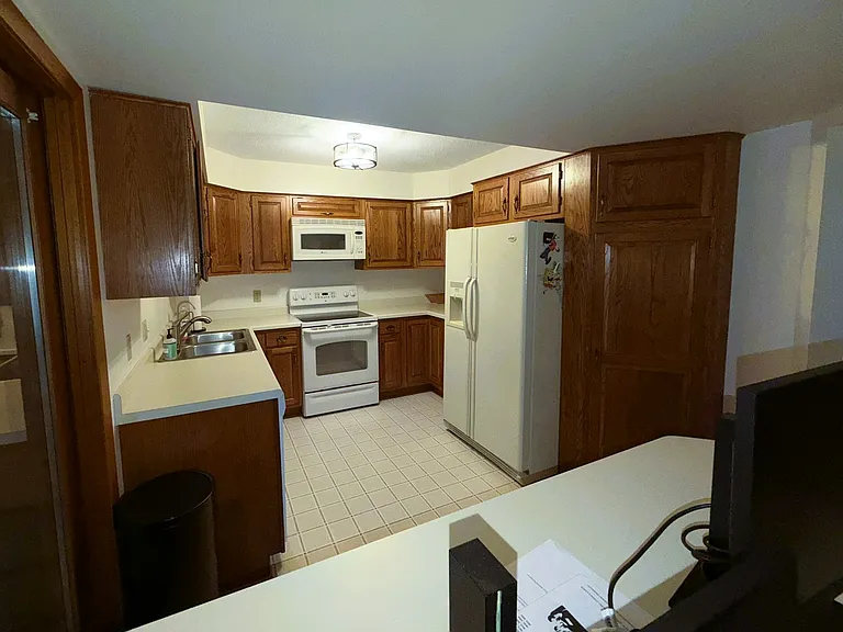 6 kitchen and desk counter_08062026