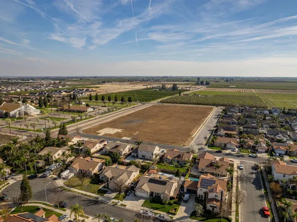 1745 Bethel Ave, Sanger, CA 93657