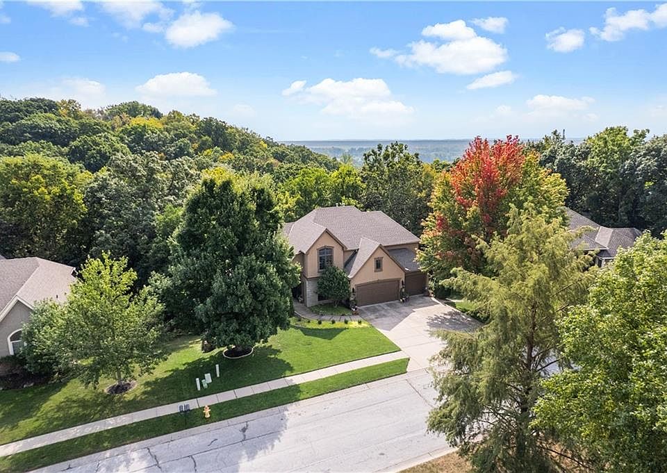 2nd image of 10514 River Hills Dr