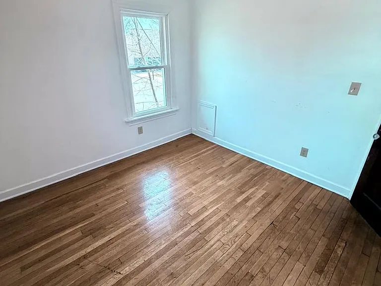 14221 Glenside Rd — Photo 32
