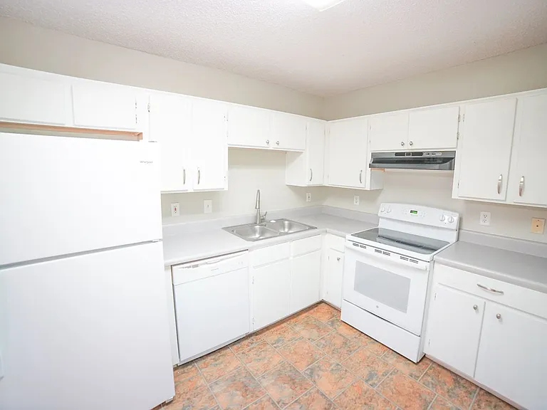 1100 Green Tree Ct #F — Photo 7