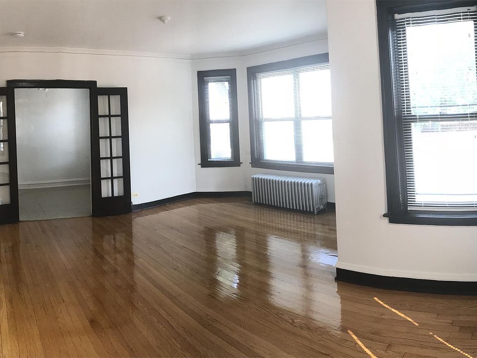 2nd image of 1641 W 83rd St APT 110