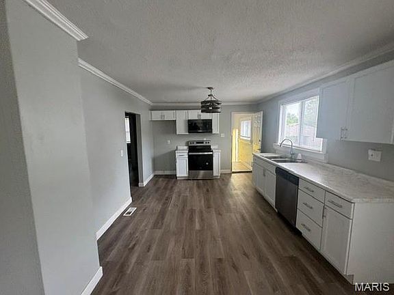 3rd image of 8531 Jane Ave