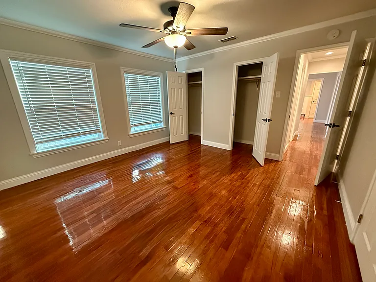 320 S Columbia St — Photo 6