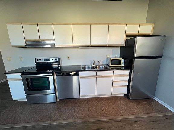 4th image of 546 Main St APT 2E