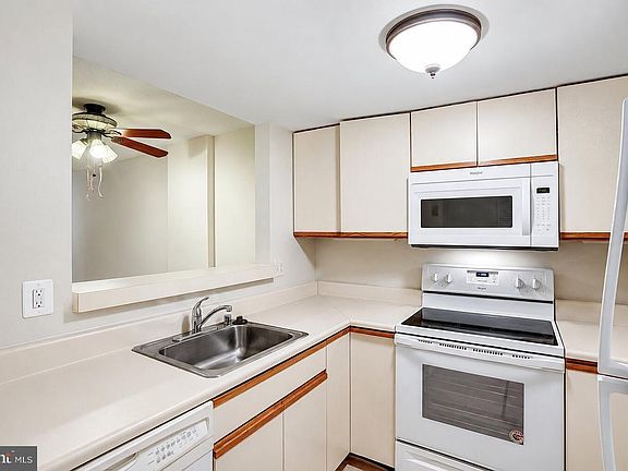 4th image of 1951 Sagewood Ln APT 231