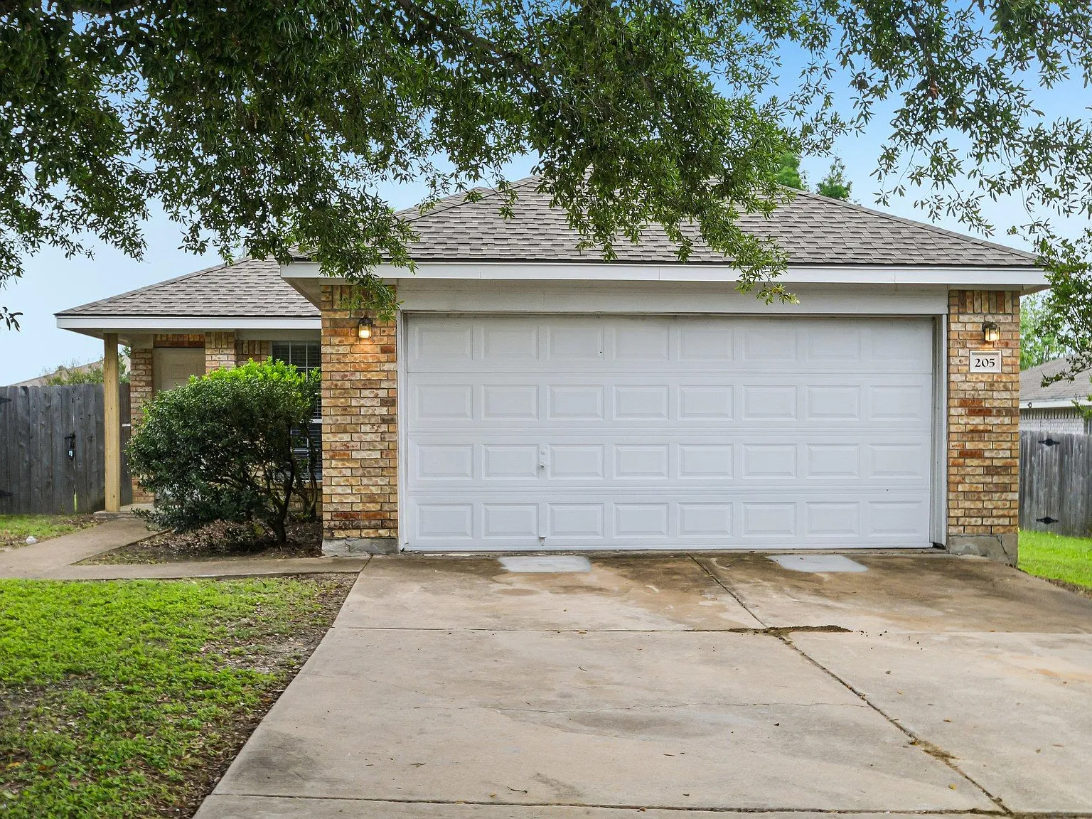 3 bed, 2.0 bath, 1663 sqft, $1,730 — Photo 2