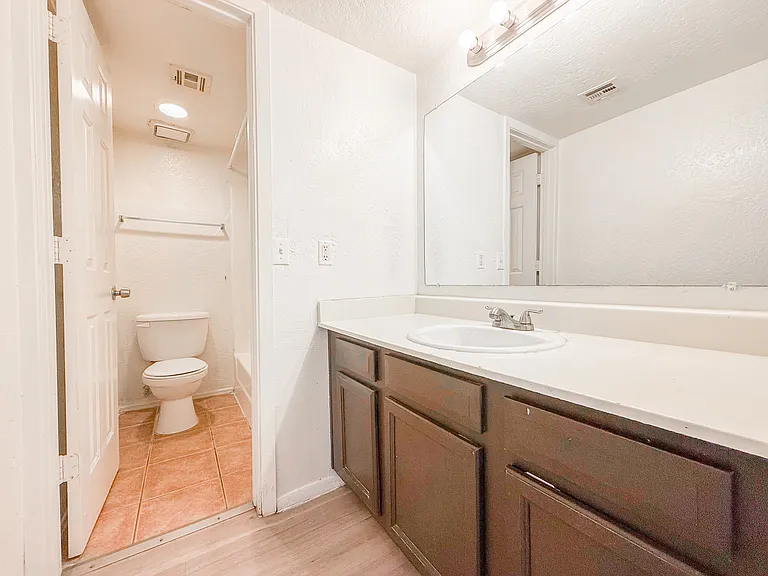2537 W Georgia Ave #17 — Photo 10