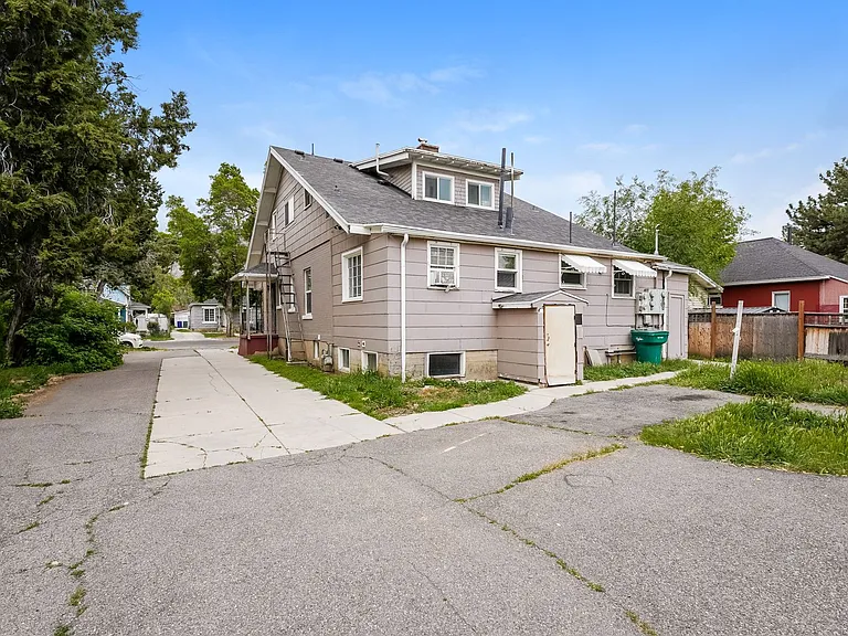 2943 Porter Ave — Photo 15