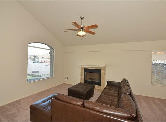 4th image of 13294 Emerald Isle St