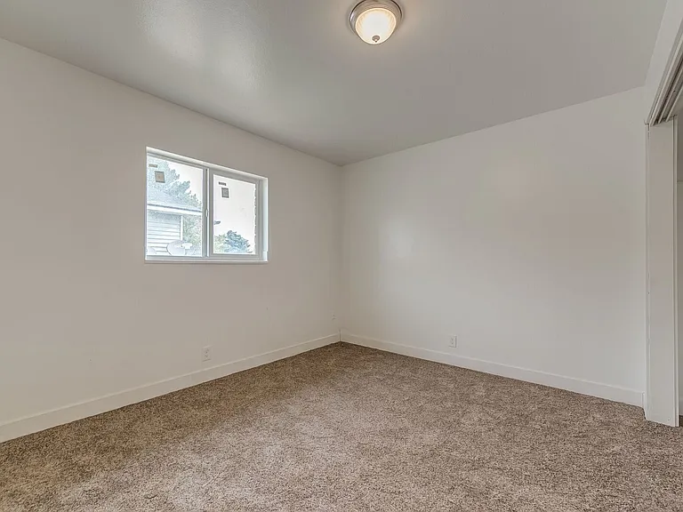706 S 880 W — Photo 7