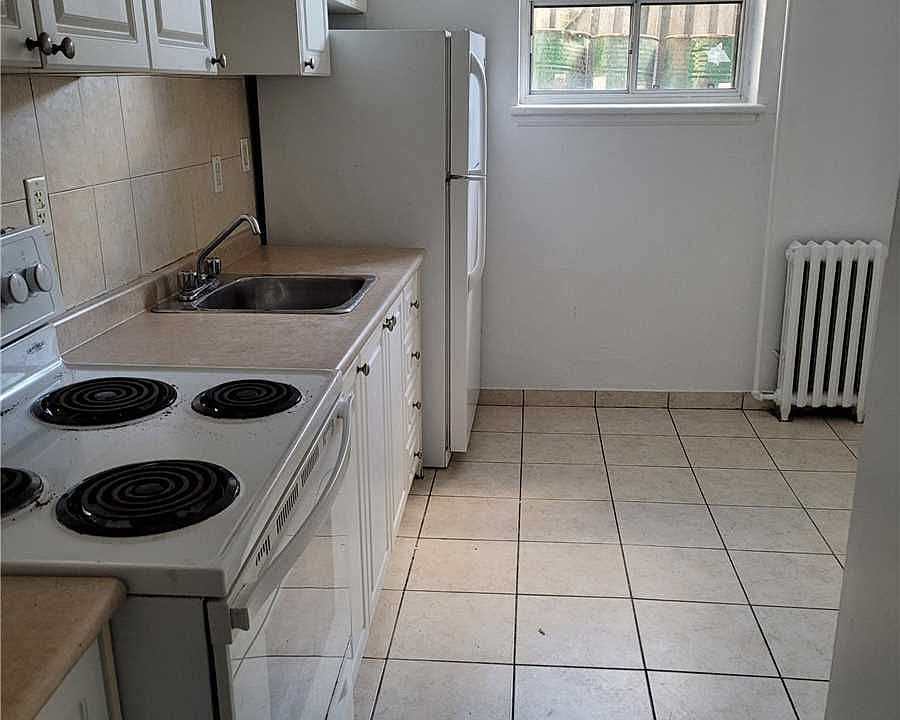 2nd image of 1641 Kingston Rd #3