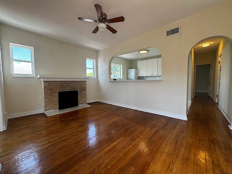 434 NE 7th Ave #4 — Photo 19