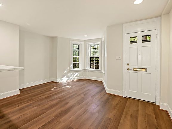 3rd image of 818 N Carolina Ave SE APT B