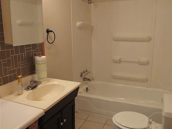 5th image of 120 Ashland Dr