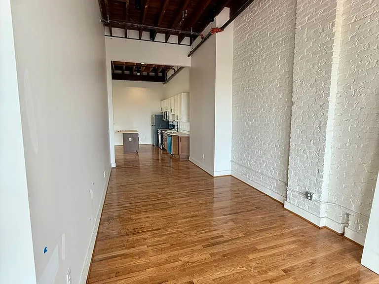 2033 W Broad St — Photo 34