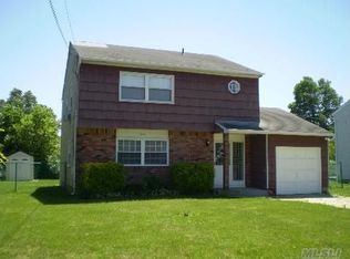 7 Marshall St, Massapequa, NY 11758