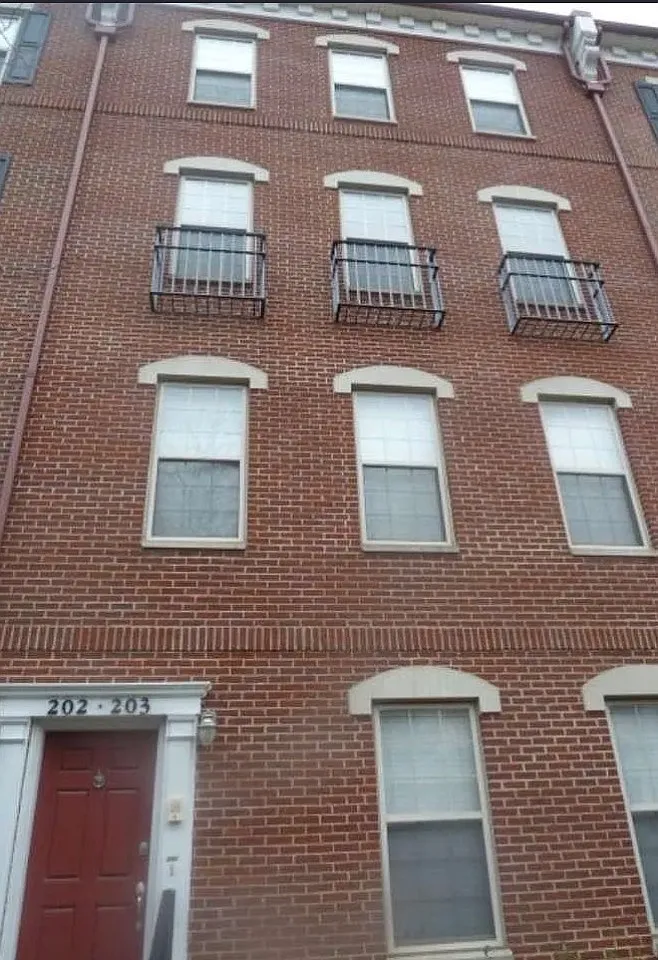 3 bed, 2.5 bath, 2100 sqft, $4,650 — Photo 3