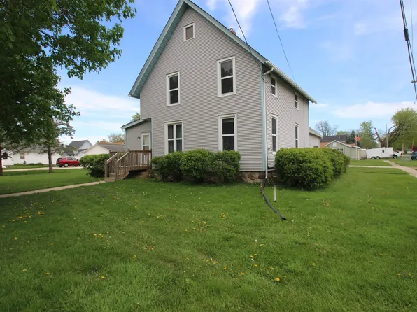 105 E Grove St, Capron, IL 61012