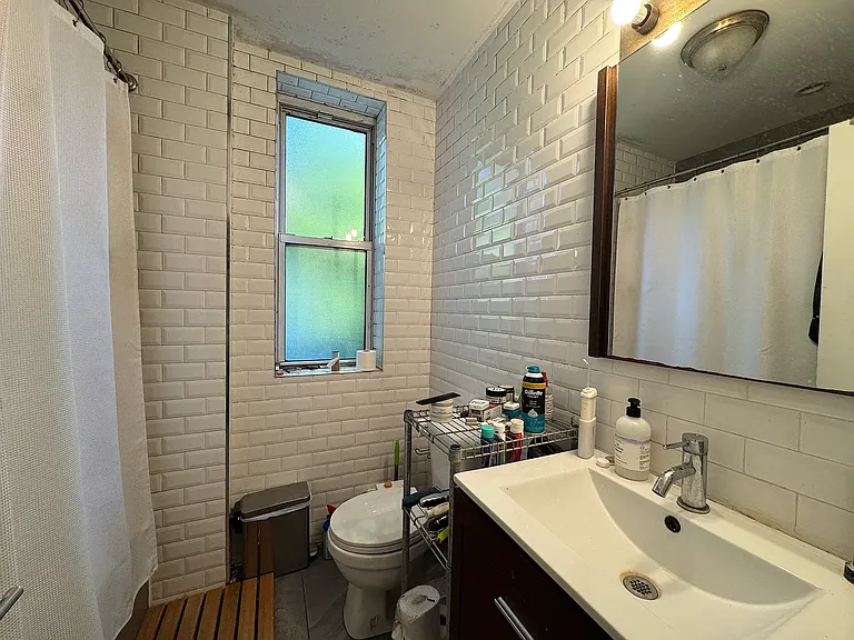 552 Lincoln Pl #2B — Photo 3