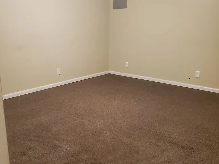 420 W Saunders Ave — Photo 8