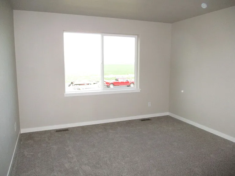 513 Hillsview Dr — Photo 9