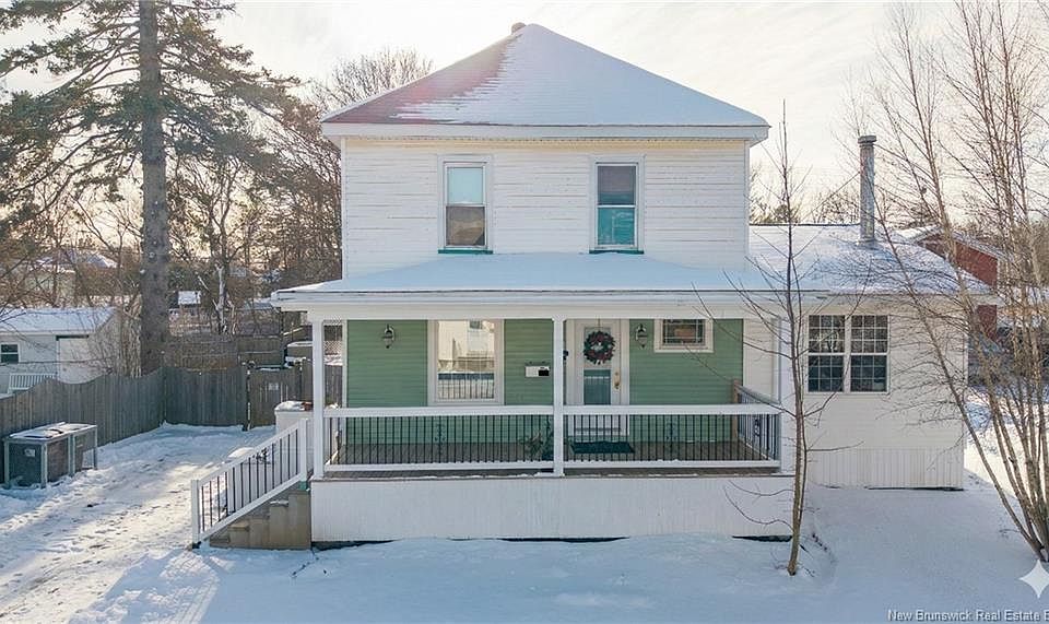 1st image of 15 Queen St E