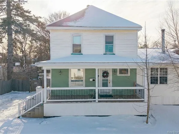 15 Queen St E, Saint Stephen, NB E3L 2H9