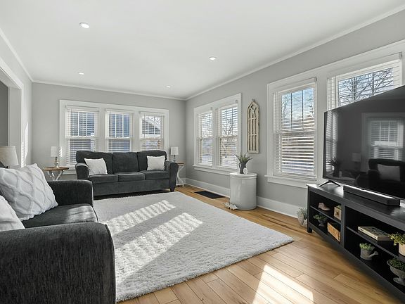 3rd image of 414 Creston Ave