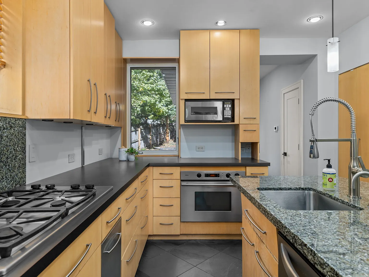 3 bed, 2408 sqft, $5,775 — Photo 2