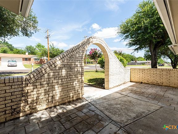 4th image of 1706 Phyllis Dr