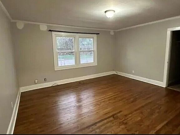 5th image of 305 S Walnut St