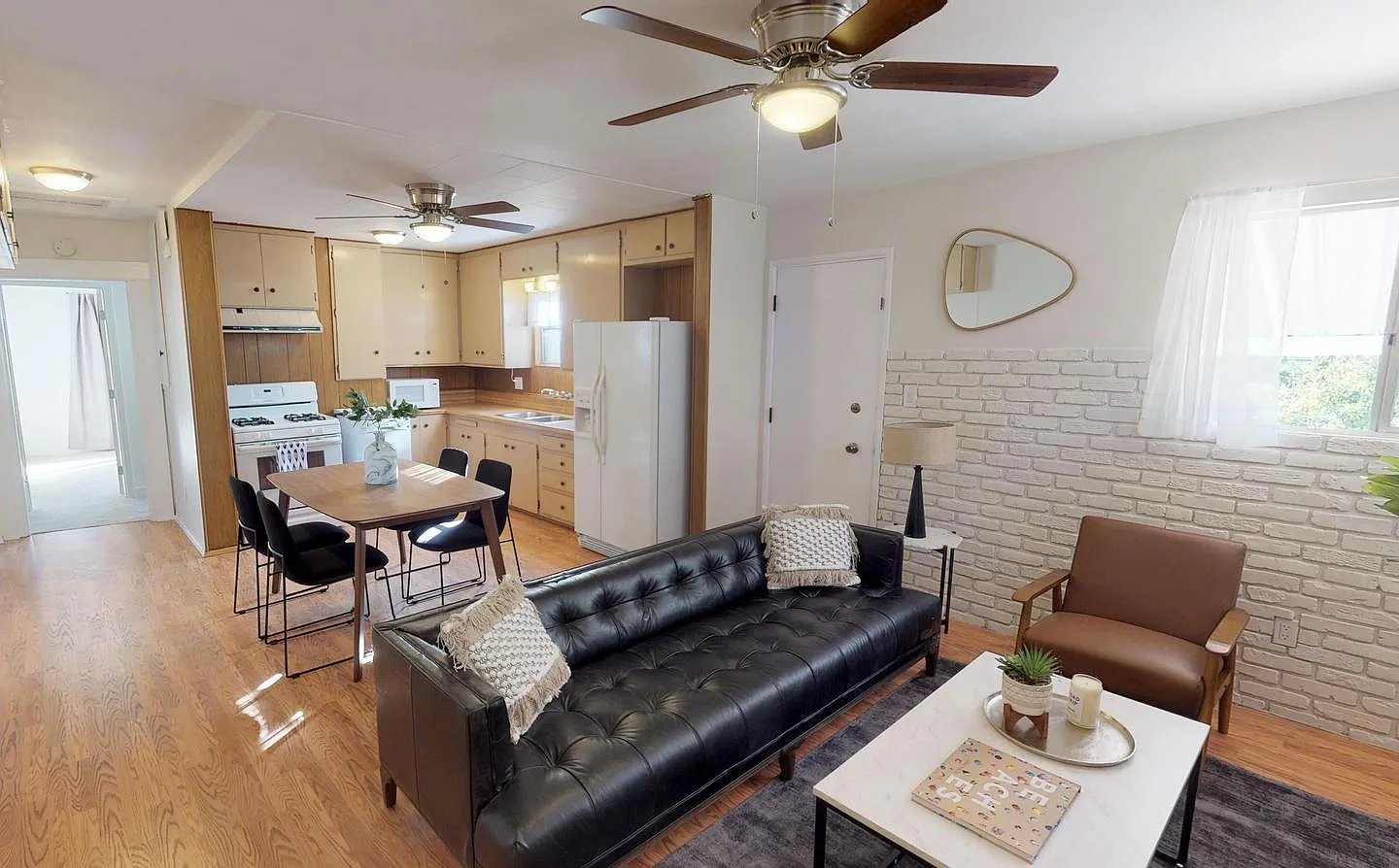 Private Room in Delightful City Heights House with Beautiful Brick Patio — Photo 2