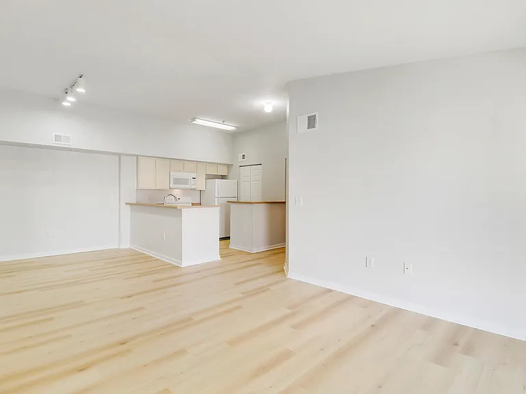 121 SW Palm Dr #306 — Photo 40