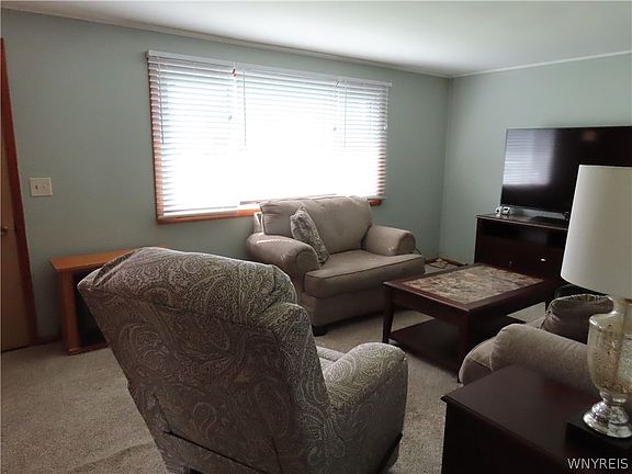 3rd image of 43 Hessland Ct