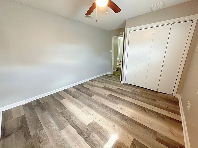 445 W Brooks Rd — Photo 8