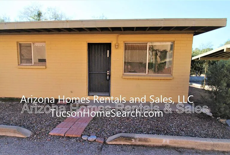 3535 N Country Club Rd — Photo 1