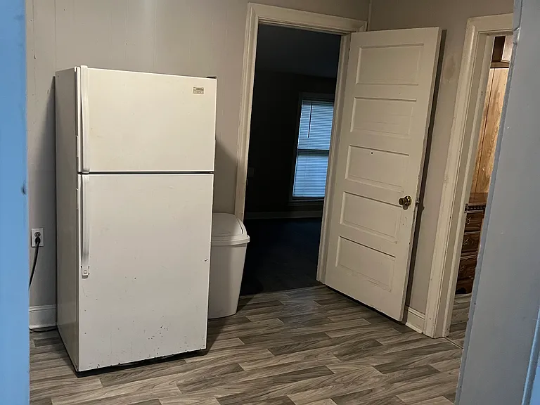 2402 Irving St — Photo 6