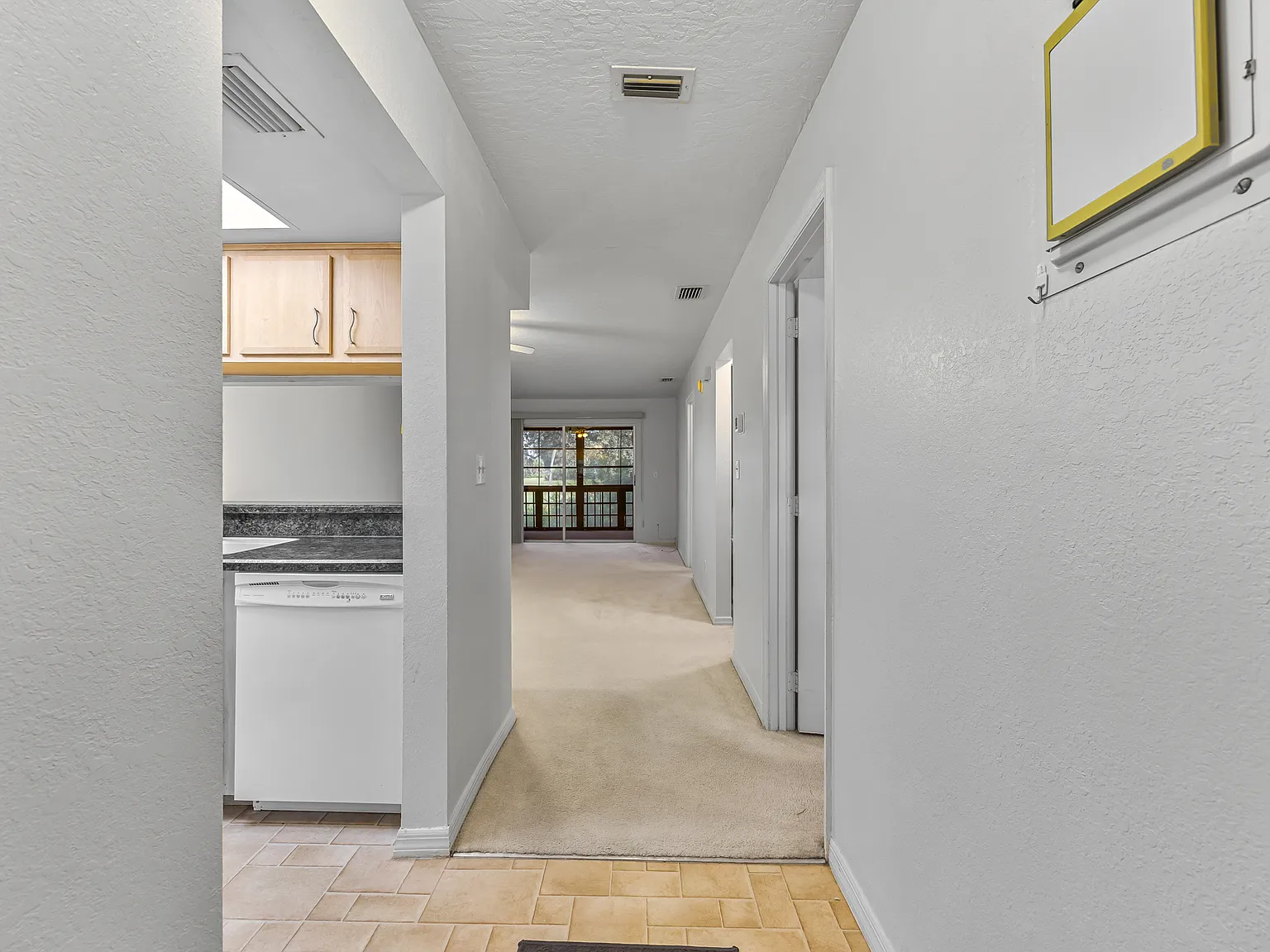 2 bed, 880 sqft, $1,500 — Photo 3