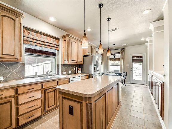 5th image of 4104 Parkview Ct