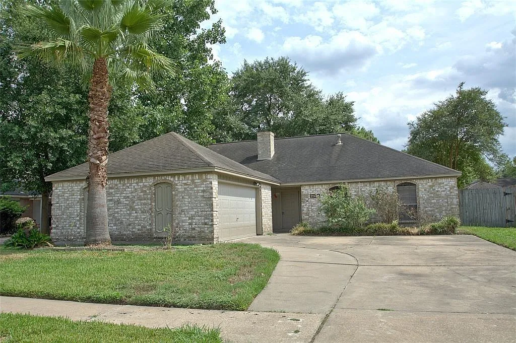 3 bed, 2.0 bath, 1730 sqft, $1,845 — Photo 1